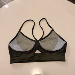 Under Armour Women's Colorblock Sports Bra Size Small
